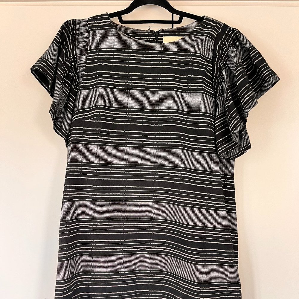 Black and White shift dress with puff sleeve detail